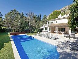 Villa on the Foot of La Font Hills