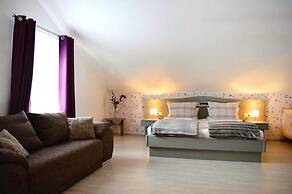 Apartment Near Kurpark Lake
