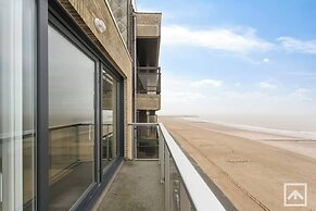 Apartment in Blankenberg With Sea Views