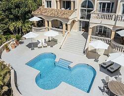 Lavish Villa With Saltwater Pool