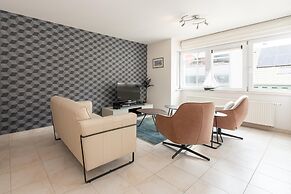 Comfy City Stay Near Sea