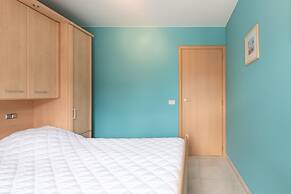 Comfy City Stay Near Sea