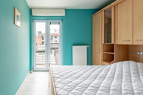 Comfy City Stay Near Sea