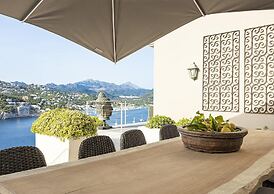 Sea-view Villa Near Port