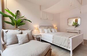 Villa With Salt Water Pool