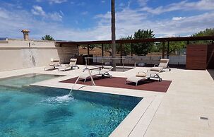 Villa With Salt Water Pool