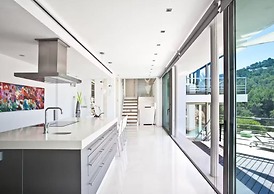 Appealing Villa With Private Terrace