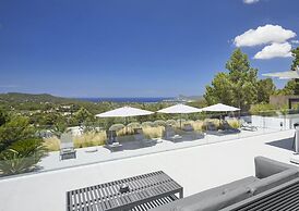 Sleek Villa With Nice Terrace