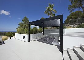 Sleek Villa With Nice Terrace