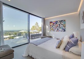 Sleek Villa With Nice Terrace