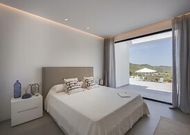 Sleek Villa With Nice Terrace
