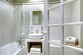 Paris Marais Central Residence