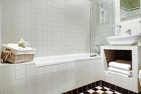 Paris Marais Central Residence