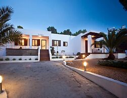 Beachfront Villa With Saltwater Pool