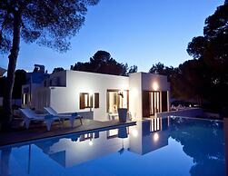 Beachfront Villa With Saltwater Pool
