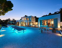 Super Villa With Swimming Pool