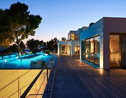Super Villa With Swimming Pool