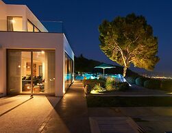 Super Villa With Swimming Pool