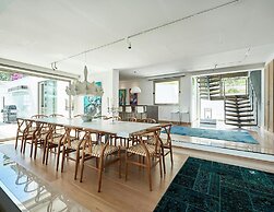Super Villa With Swimming Pool