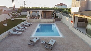 Avelia Luxury Villa With Private Pool