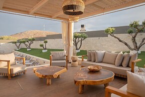 Avelia Luxury Villa With Private Pool