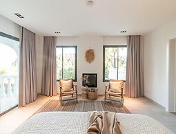 Superb Villa With Private Lagoon Pool