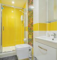 Chic and Cheerful pad in Sheffield City