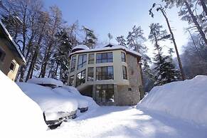 Fox House