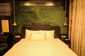 Bay Luxury Beijing Hotel