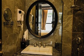 Bay Luxury Beijing Hotel