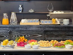 Bay Luxury Beijing Hotel
