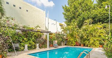 Delightful Family Retreat With Pool
