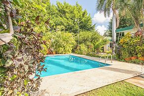 Delightful Family Retreat With Pool