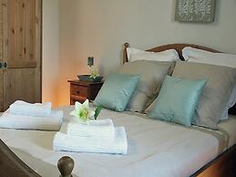 Luxurious Villa With Terrace in the Rural Chalais