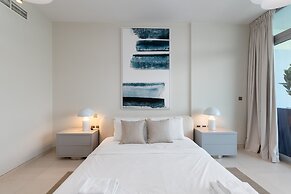 Urban 1BR Palm Apt w Beach Access