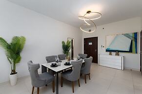 Urban 1BR Palm Apt w Beach Access