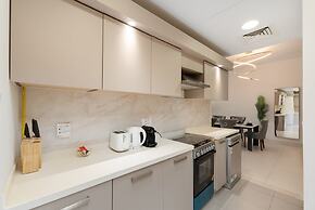 Urban 1BR Palm Apt w Beach Access