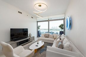 Urban 1BR Palm Apt w Beach Access