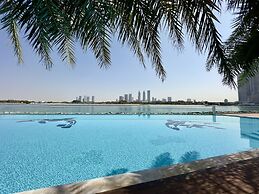 Urban 1BR Palm Apt w Beach Access
