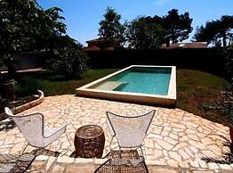 Seafront Dreamy Holiday Home Spina With Pool