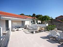 Holiday House Neda