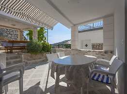 Holiday House Neda
