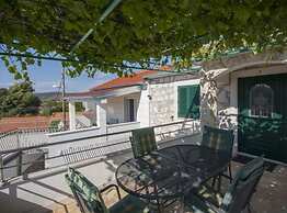 Holiday House Neda