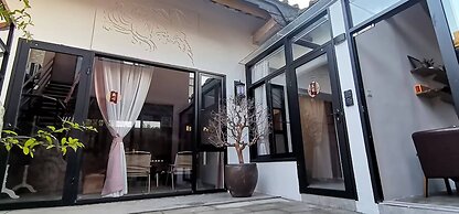 Serenity Courtyard Hotel