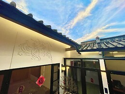 Serenity Courtyard Hotel