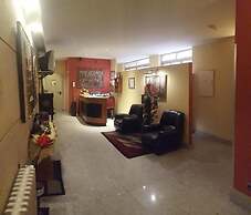 Hostal Guzman El Bueno by gaiarooms