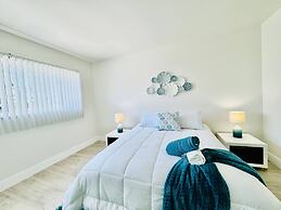 Waterfront 1BR Parking Walk to the Beach