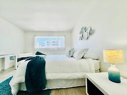 Waterfront 1BR Parking Walk to the Beach