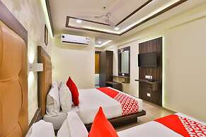 Goroomgo Silver Palace Ahemadabad