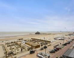 Apartment in Blankenberge With Sea Views